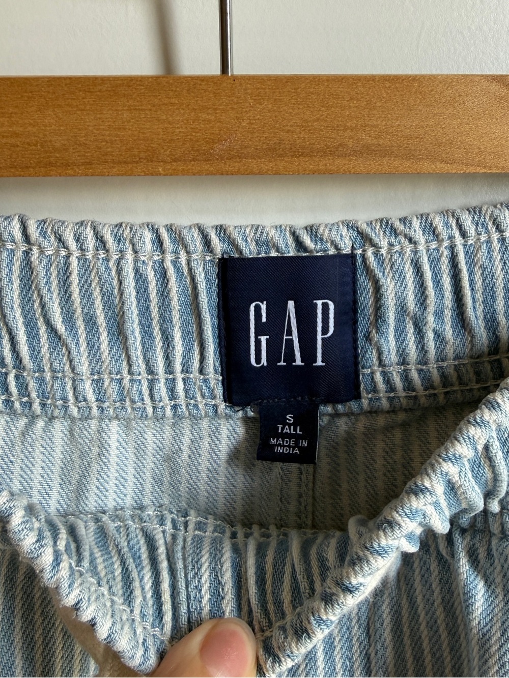 GAP elastic waist railroad stripe barrel leg jeans - Picture 5 of 6